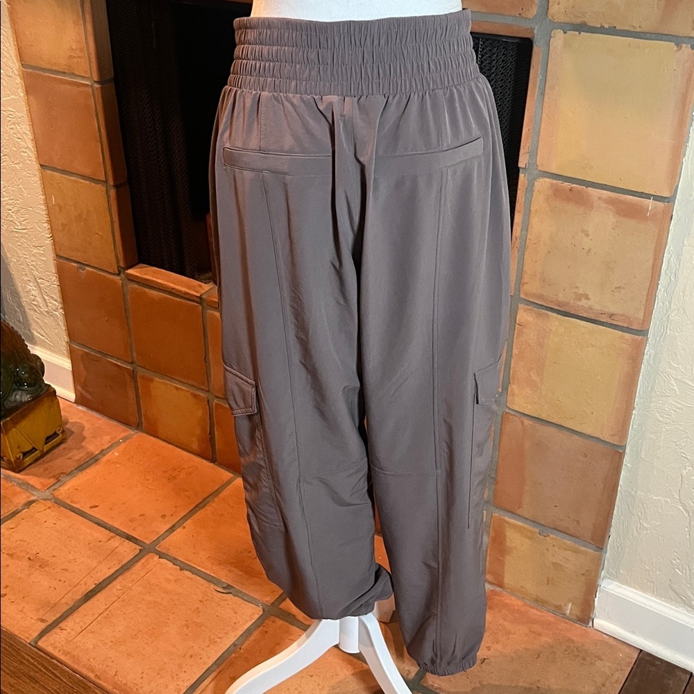Spanx On The Move Cargo Jogger Pants, size M - Picture 7 of 11